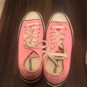 Converse low top pink! Size 7! Worn ONCE